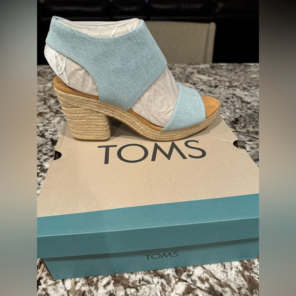 TOMS Heels 🩵 - Picture 2 of 8